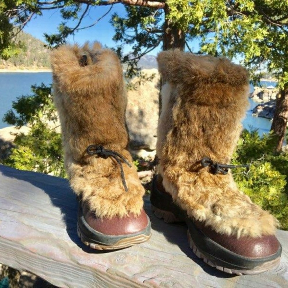 SOLD.  ULU OKALIK Rabbit Fur Snow Boots